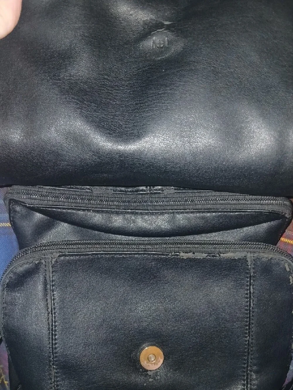 Wilsons Leather Y2K Vintage Black Leather Backpack Broken Magnetic Snap